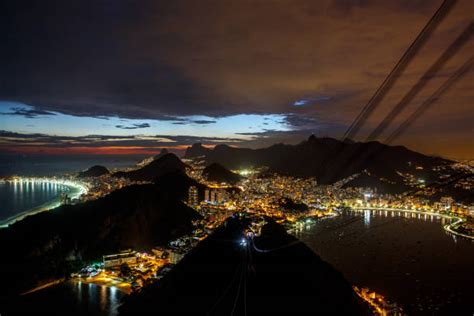  Corcovado, Şehrin Işıltılı Manzarasını Cazın Romantik Dokunuşuyla Harmanlayan Bir Başyapıt